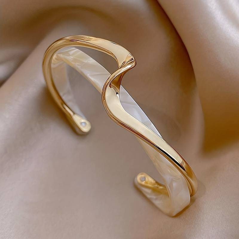 Wellenarmband mit Perleninlays - 18K vergoldetes Armband