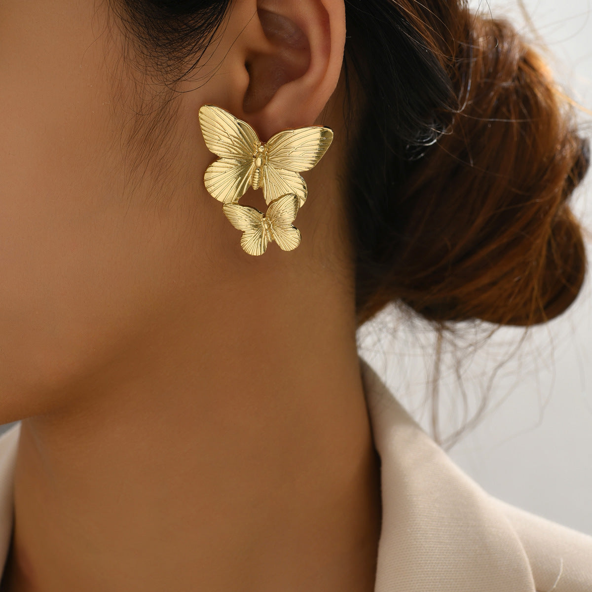 Mariah - Goldene Ohrringe in Schmetterlingsform