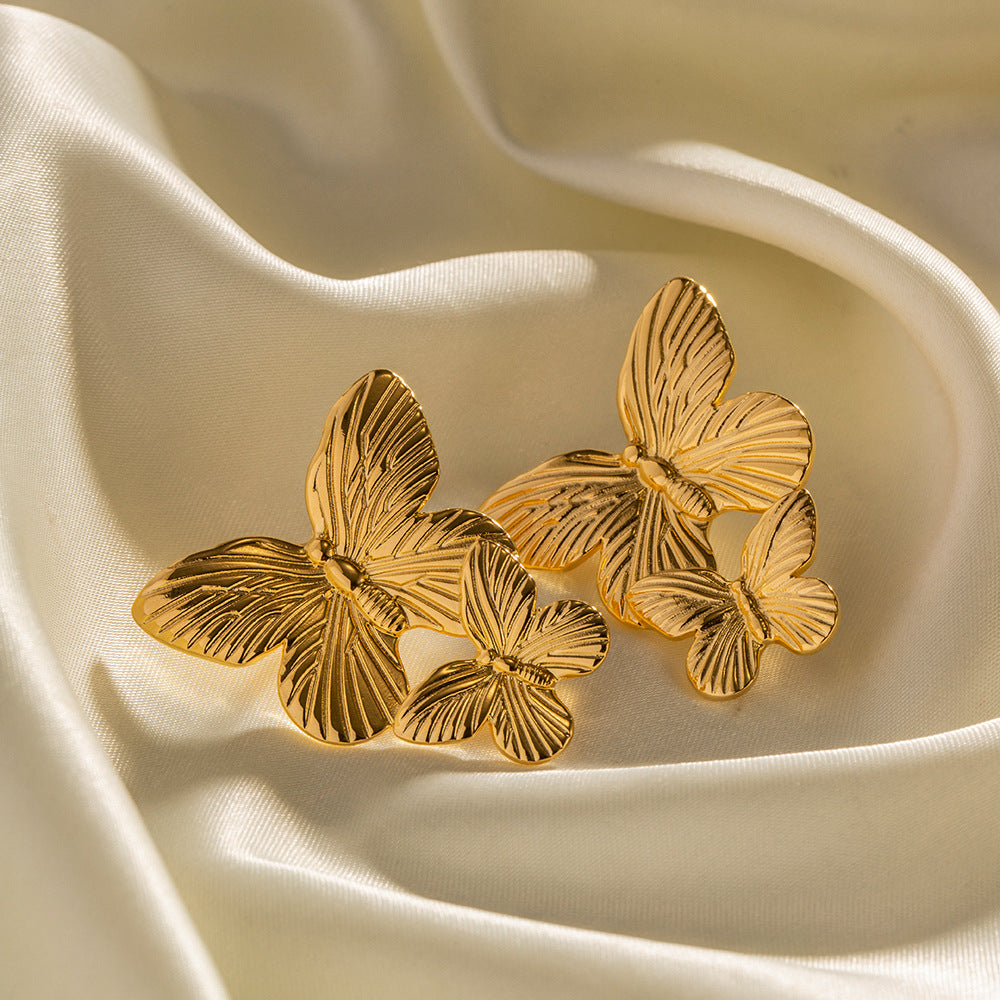 Mariah - Goldene Ohrringe in Schmetterlingsform
