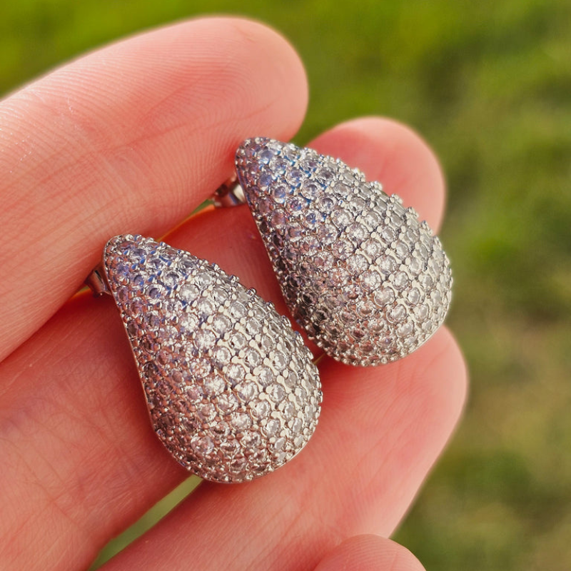 Diamantohrringe in Tropfenform - Eingefasste Diamantohrringe